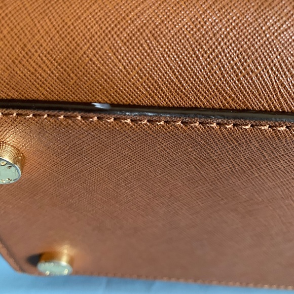 Micheal Kors large crossbody/tote bag. - Picture 7 of 10